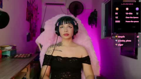 Danielle  Please help me to reach 300 thumbs up online show from 12.18.25