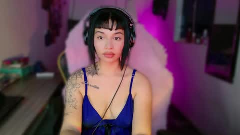 Danielle  Please help me to reach 300 thumbs up online show from 01.08.26