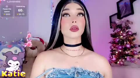 Snapshot of valentinne_marian chatting on 12.14.24 Marian online show from 12.14.24