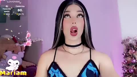 Snapshot of valentinne_marian chatting on 12.22.24 Marian online show from 12.22.24