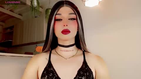 Snapshot of valentinne_marian chatting on 02.23.25 Marian online show from 02.23.25