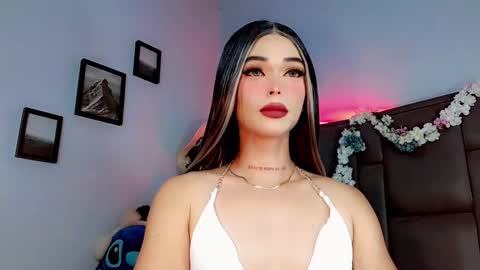 Snapshot of valentinne_marian chatting on 09.11.25 Marian online show from 09.11.25