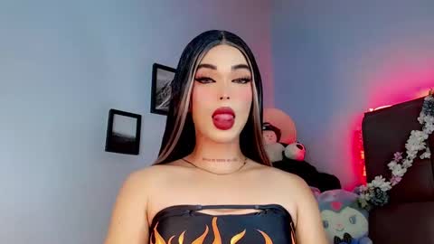 Snapshot of valentinne_marian chatting on 09.18.25 Marian online show from 09.18.25