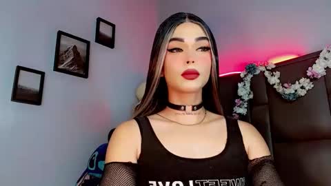 Snapshot of valentinne_marian chatting on 09.23.25 Marian online show from 09.23.25