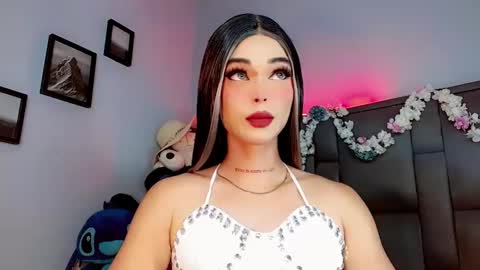 Snapshot of valentinne_marian chatting on 09.25.25 Marian online show from 09.25.25