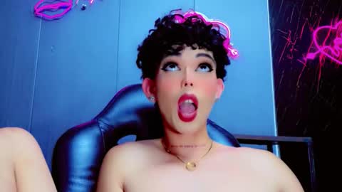 Snapshot of valentinne_marian chatting on 11.21.25 Marian online show from 11.21.25