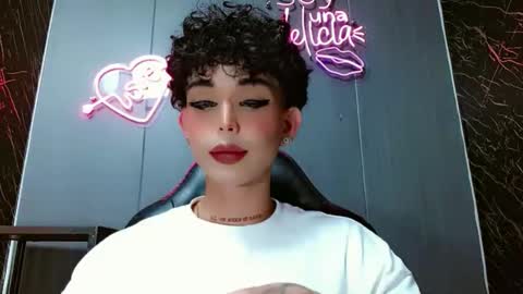 Snapshot of valentinne_marian chatting on 11.28.25 Marian online show from 11.28.25