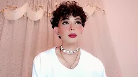 Snapshot of valentinne_marian chatting on 12.14.25 Marian online show from 12.14.25