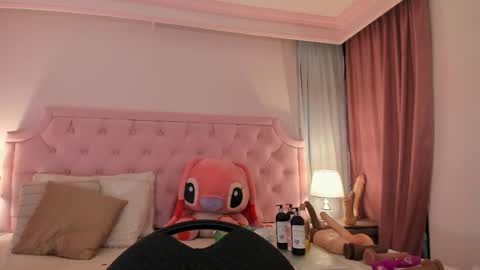 Vale Toro  online show from 02.17.25