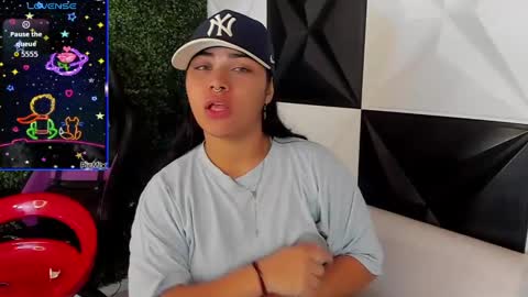 Snapshot of valeri_harpers4 chatting on 10.11.25 valeri_harpers4 online show from 10.11.25