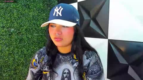 Snapshot of valeri_harpers4 chatting on 10.23.25 valeri_harpers4 online show from 10.23.25