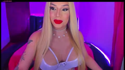 Snapshot of valeri_hilton chatting on 12.19.25 valeri_hilton online show from 12.19.25