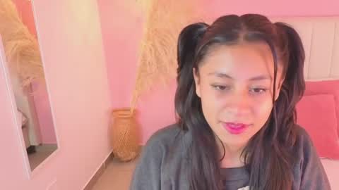 Snapshot of valeria__torres chatting on 06.19.26 Valeria online show from 06.19.26