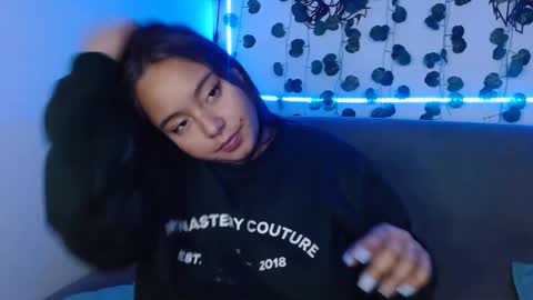 Snapshot of valeria_cherry chatting on 12.21.24 valeria online show from 12.21.24