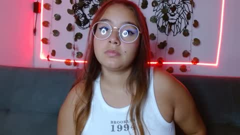 Snapshot of valeria_cherry chatting on 01.12.25 valeria online show from 01.12.25