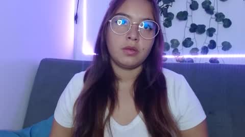 Snapshot of valeria_cherry chatting on 01.21.25 valeria online show from 01.21.25