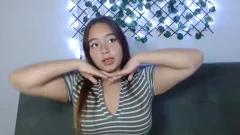 Snapshot of valeria_cherry chatting on 02.18.25 valeria online show from 02.18.25