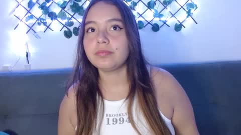 Snapshot of valeria_cherry chatting on 02.21.25 valeria online show from 02.21.25