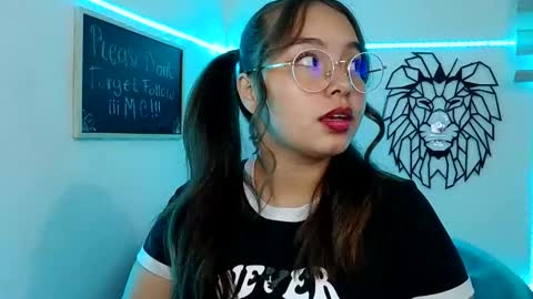 Snapshot of valeria_cherry chatting on 11.17.25 valeria online show from 11.17.25