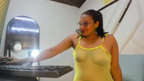 Snapshot of valeria_gil_ chatting on 05.28.26 valeria_gil_ online show from 05.28.26