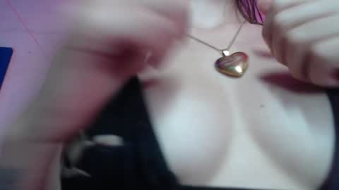 Snapshot of valeria_mendozza chatting on 12.25.24   online show from 12.25.24