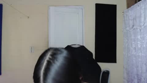 Snapshot of valeria_mendozza chatting on 02.15.25   online show from 02.15.25
