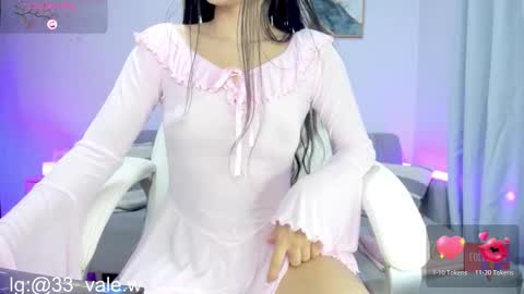 Snapshot of valeria_wood chatting on 11.21.25 valeria online show from 11.21.25