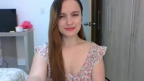 Snapshot of valeriafrannco chatting on 03.04.25 valeriafrannco online show from 03.04.25
