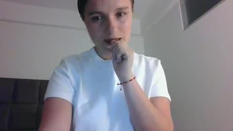 Snapshot of valeriafrannco chatting on 10.11.25 valeriafrannco online show from 10.11.25