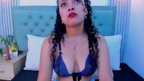 Snapshot of valeriajlio chatting on 12.01.25 Valeria online show from 12.01.25