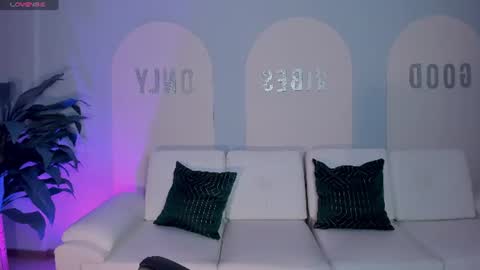 Snapshot of valeriaroldanx chatting on 06.25.26 Valeria online show from 06.25.26