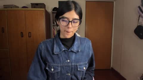 Snapshot of valerie__sky chatting on 12.17.24 Val online show from 12.17.24