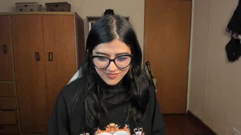 Snapshot of valerie__sky chatting on 01.28.25 Val online show from 01.28.25