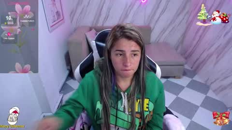 Snapshot of valerie_b chatting on 12.11.24 valerie_b online show from 12.11.24