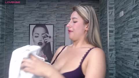 Snapshot of valerie_b chatting on 12.21.24 valerie_b online show from 12.21.24