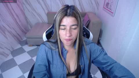 Snapshot of valerie_b chatting on 01.25.25 valerie_b online show from 01.25.25