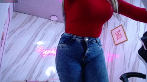 Snapshot of valerie_b chatting on 02.08.25 valerie_b online show from 02.08.25