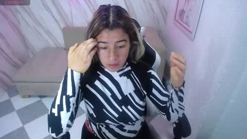 Snapshot of valerie_b chatting on 02.11.25 valerie_b online show from 02.11.25