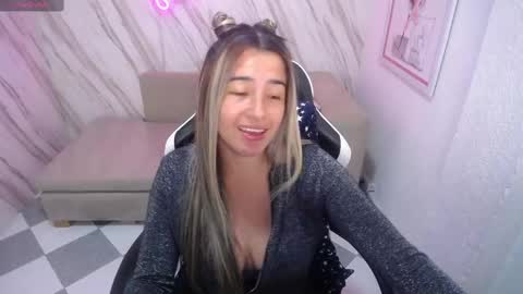 Snapshot of valerie_b chatting on 02.18.25 valerie_b online show from 02.18.25