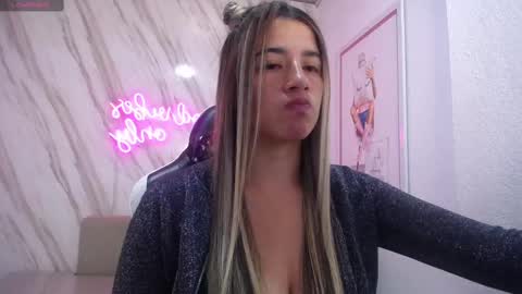 Snapshot of valerie_b chatting on 02.18.25 valerie_b online show from 02.18.25