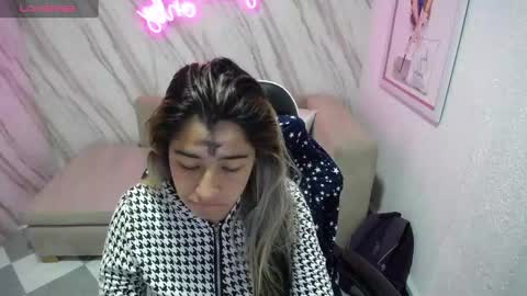 Snapshot of valerie_b chatting on 03.06.25 valerie_b online show from 03.06.25