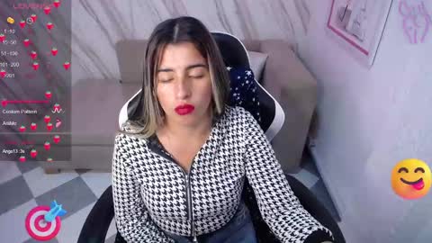 Snapshot of valerie_b chatting on 03.06.25 valerie_b online show from 03.06.25