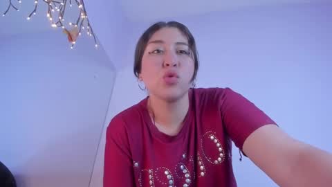 Snapshot of valerie_perez chatting on 12.20.24 vale online show from 12.20.24