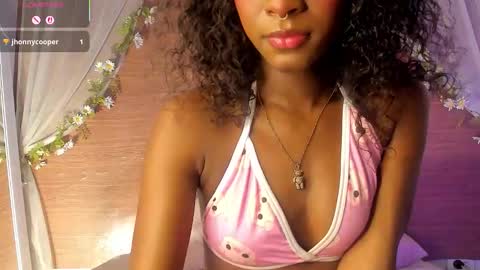 Snapshot of valerie_zans chatting on 09.18.25 valerie_zans online show from 09.18.25