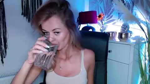 Valerie  online show from 02.04.25