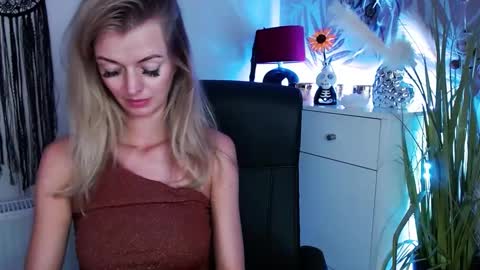 Valerie  online show from 02.11.25