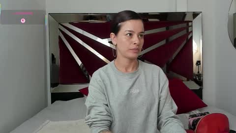 valeriemattson_ online show from 10.11.25