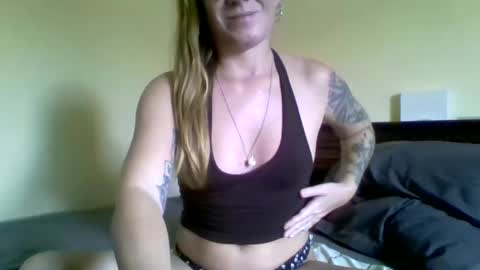 Snapshot of valerieohh chatting on 01.05.25 OhhValerie online show from 01.05.25