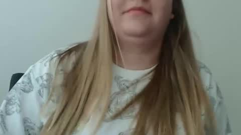 Snapshot of valerivane chatting on 11.27.25 Valery online show from 11.27.25