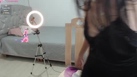 Snapshot of valery_alejo chatting on 12.19.24 valeria online show from 12.19.24